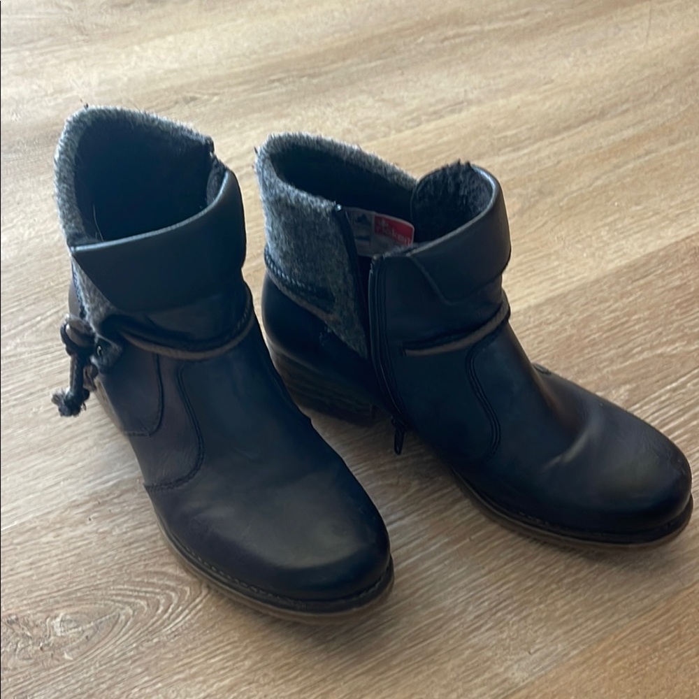 Navy leather Ankle Boots